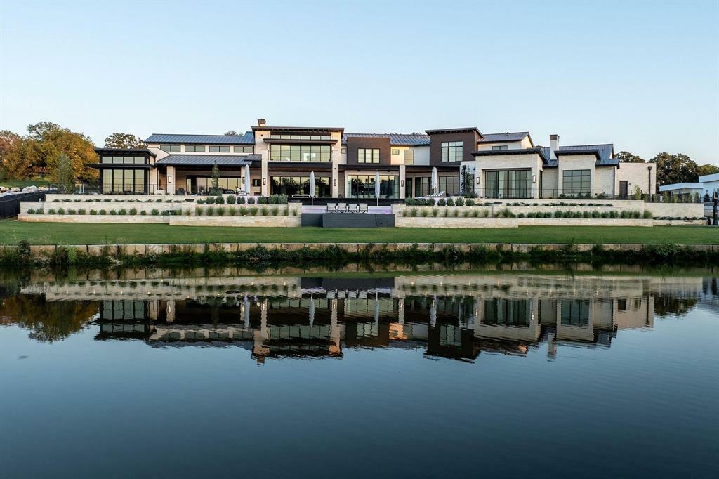 Property Photo: 1888 Lakeshore Drive TX 76262