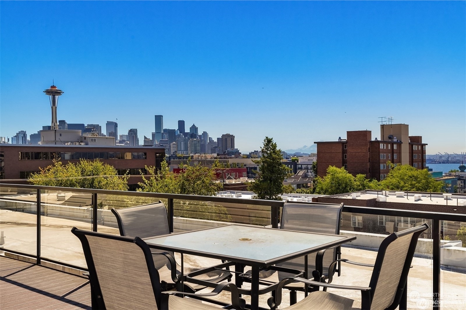 Property Photo: 626 4th Avenue W 202 WA 98119