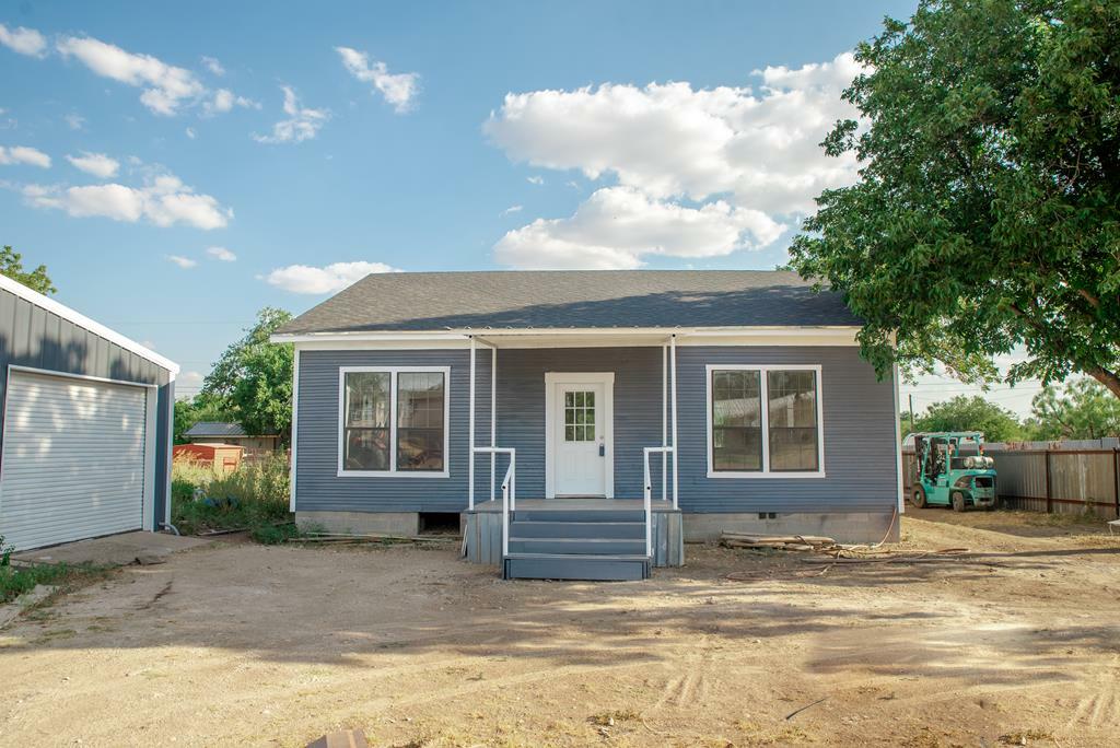 Property Photo:  209 6th Ave  TX 76951 