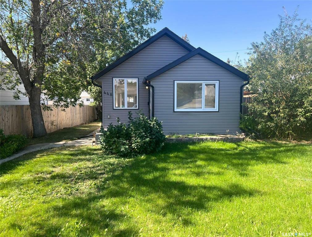 Photo de la propriété:  448 1st Avenue NE  SK S9H 2B6 