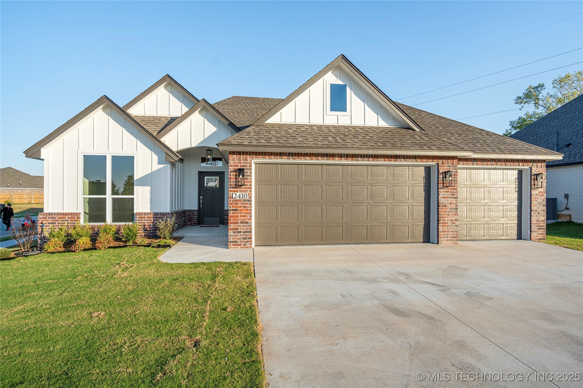 Property Photo: 2410 W Madison Street OK 74012