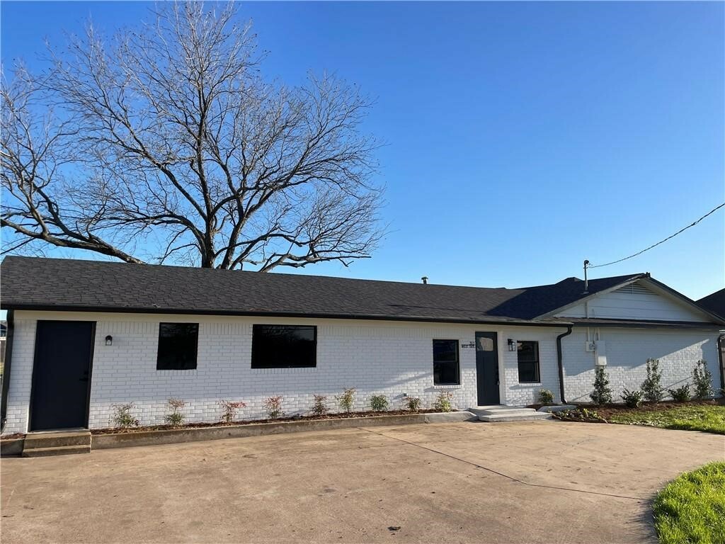 Property Photo:  312 W Tate Avenue  TX 76706 