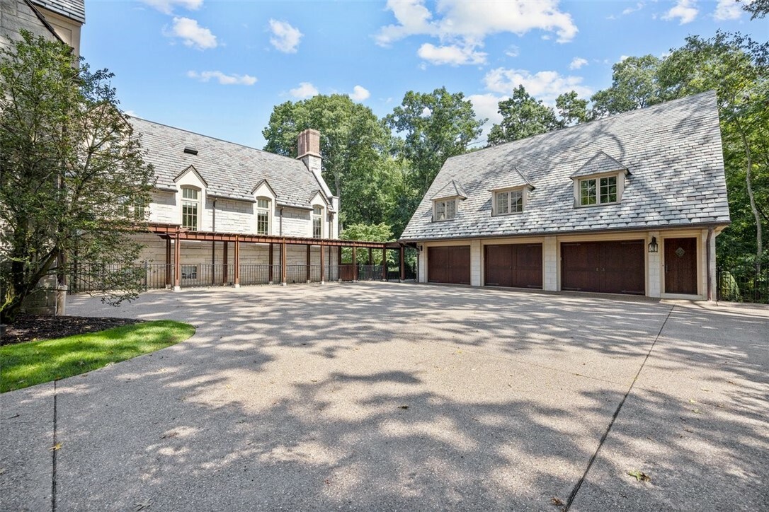 Property Photo: 134 South Dr PA 15238