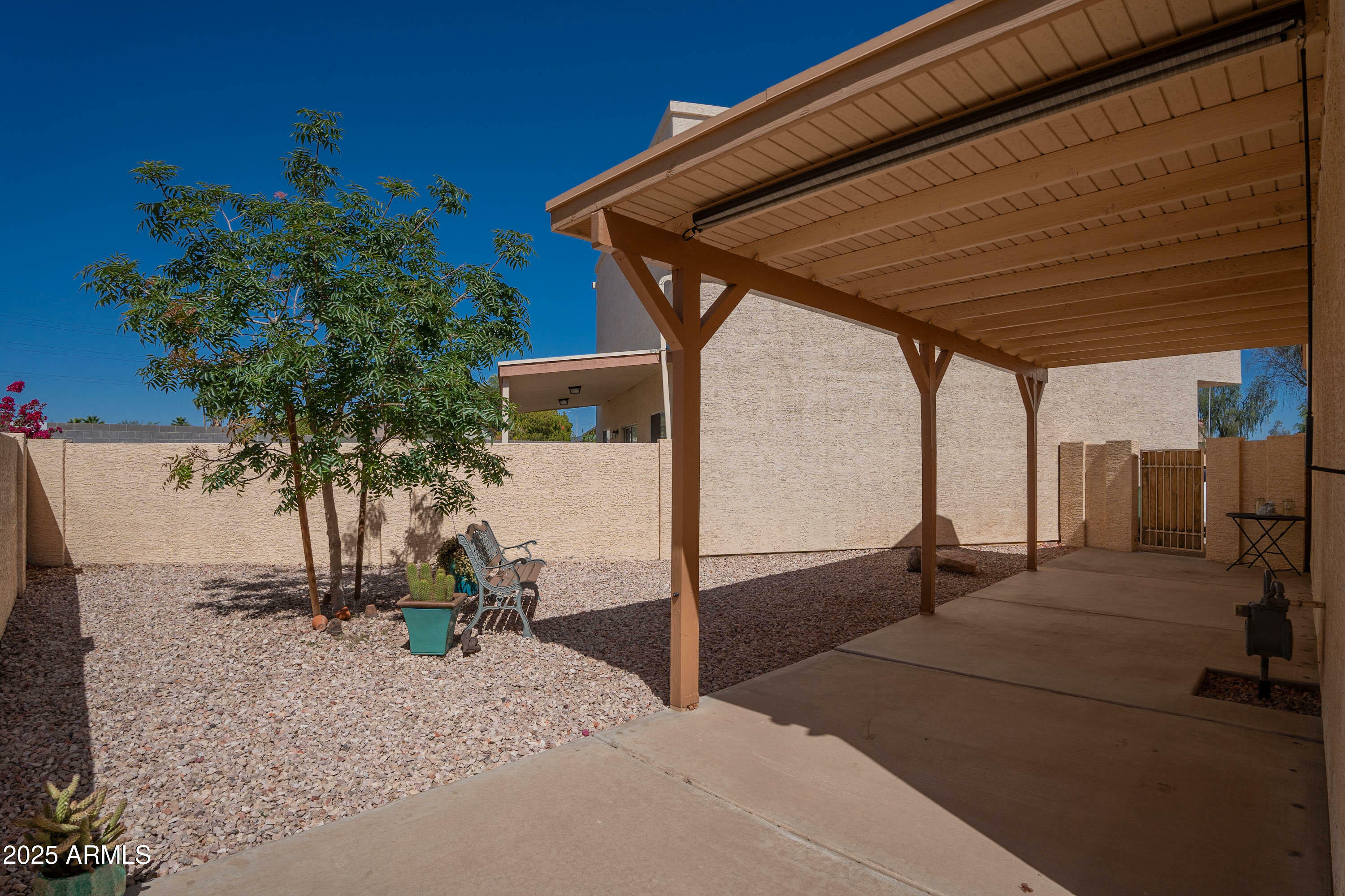 Property Photo: 1027 W Julie Drive AZ 85283