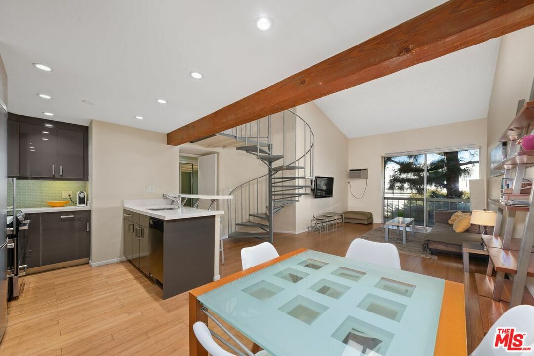 Property Photo:  1440   Veteran Ave 547  CA 90024 