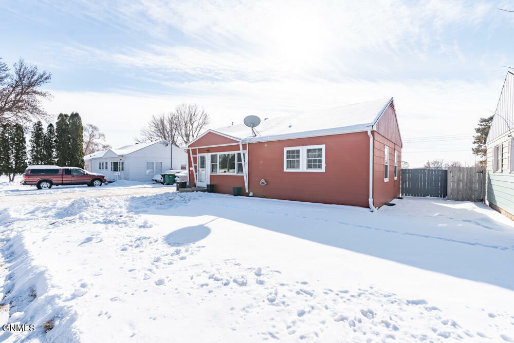 Property Photo:  1163 W Avenue B W  ND 58501 