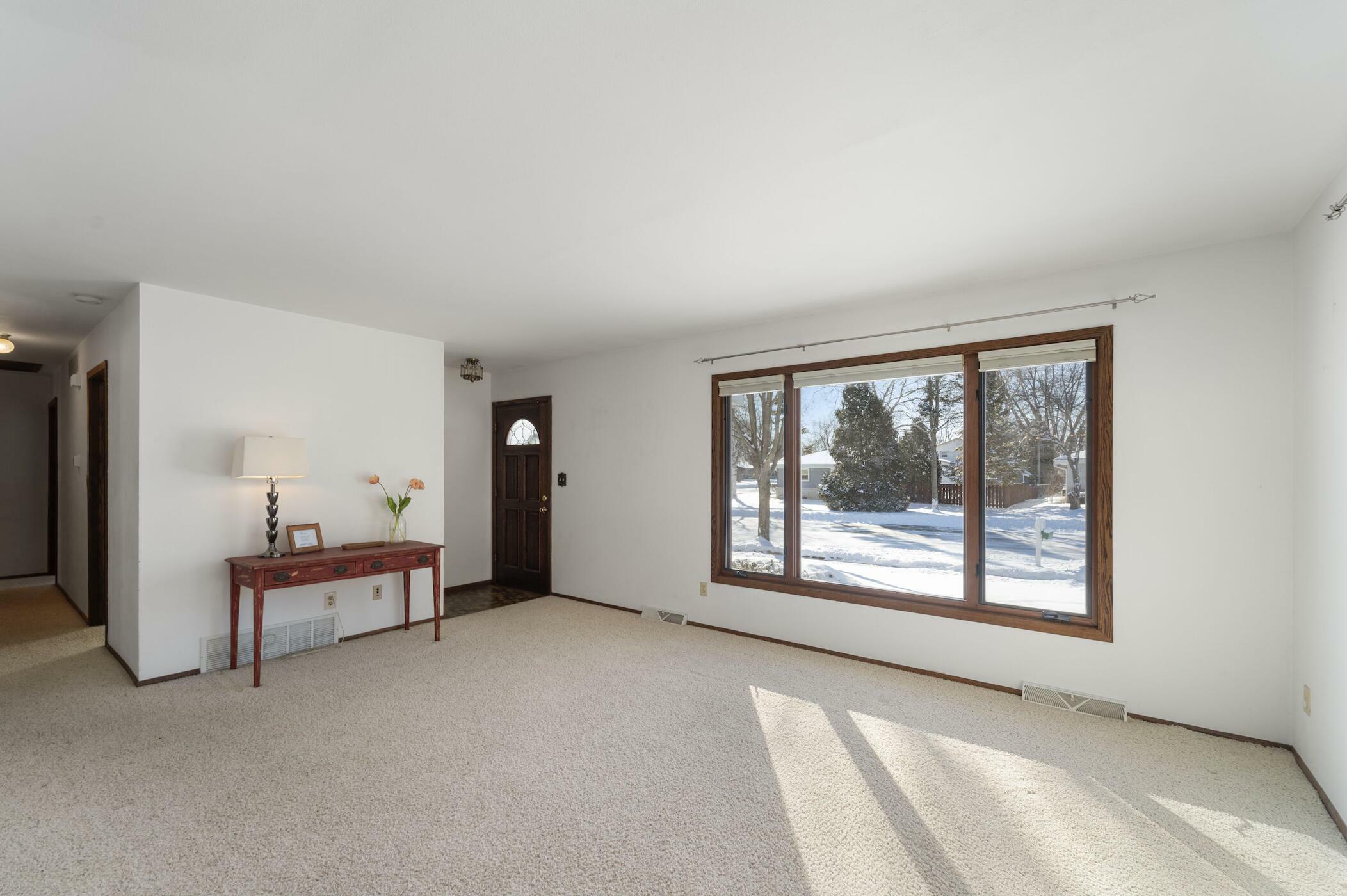 Property Photo:  208 W Lilac Ln  WI 53024 