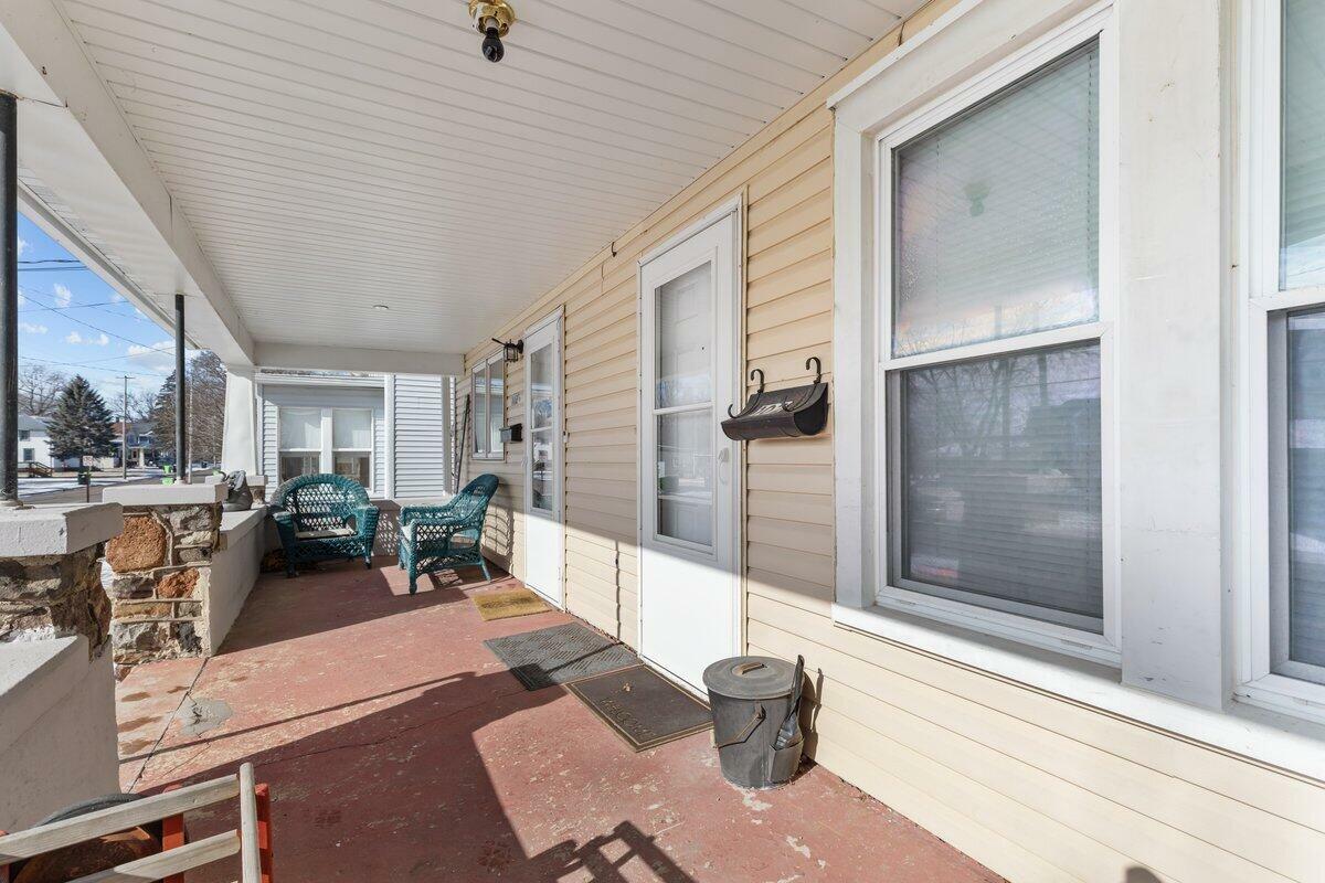 Property Photo:  102 W Burnett St 102 1/2  WI 53916 