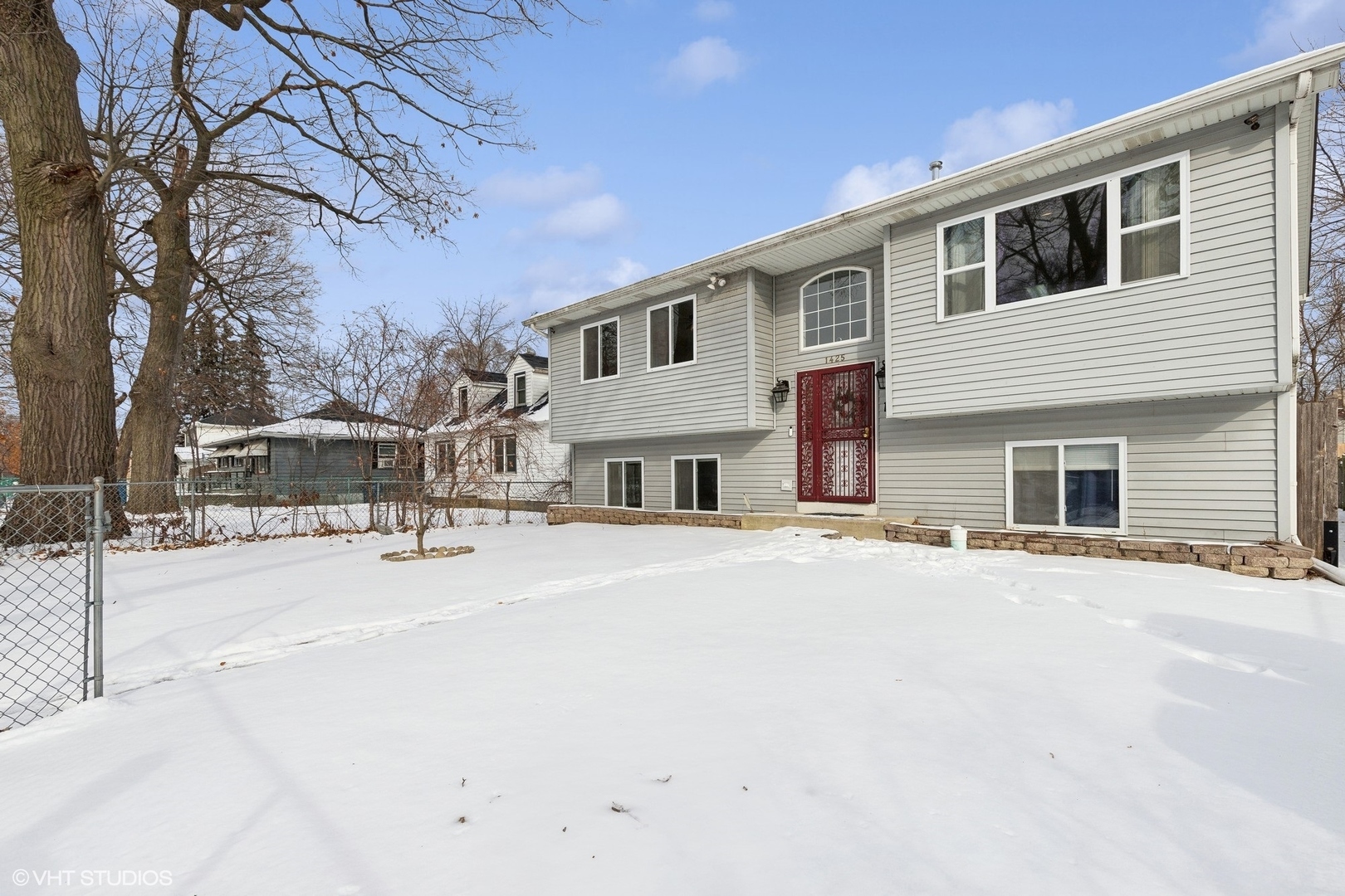 Property Photo:  1425 Grove Avenue  IL 60064 