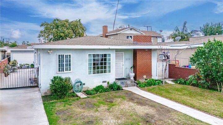 Property Photo:  11720 State Street  CA 90262 