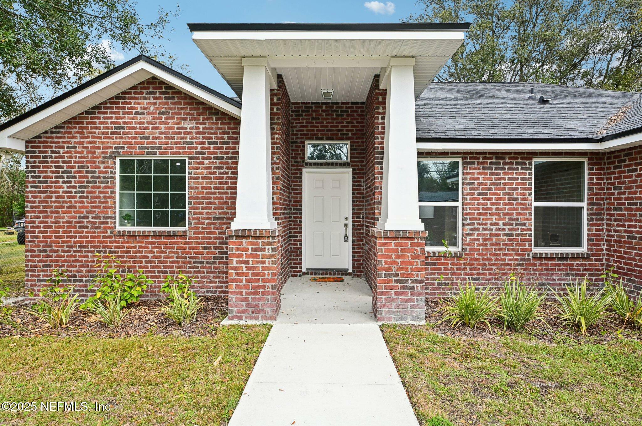 Property Photo: 3075 W 19th Street FL 32254