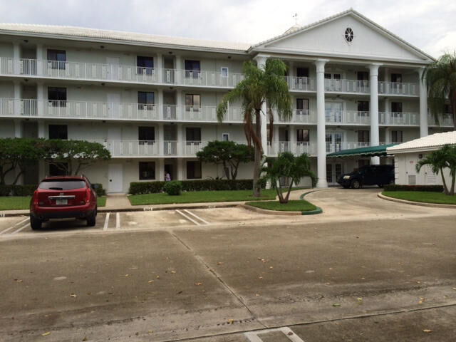 Property Photo:  2461 Village Boulevard 101  FL 33409 