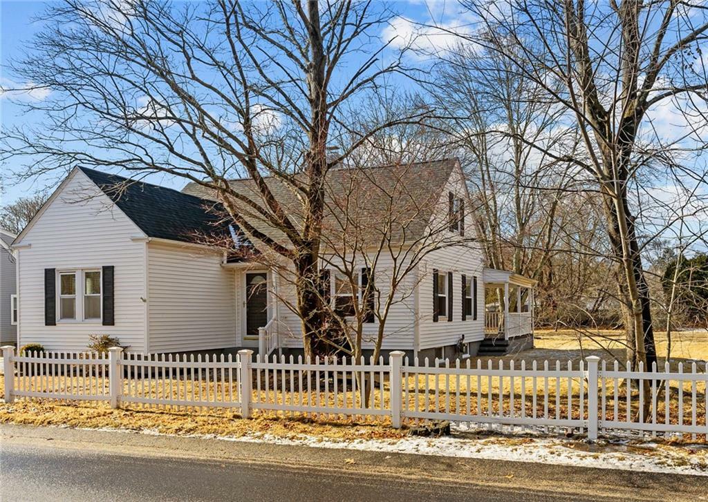 Property Photo:  131 Nausauket Road  RI 02886 