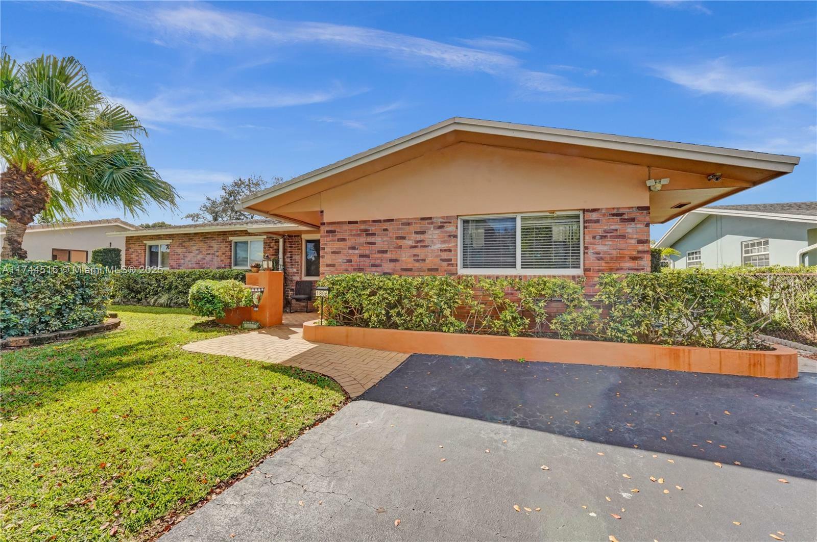 Property Photo:  1806 N 42 Ave  FL 33021 