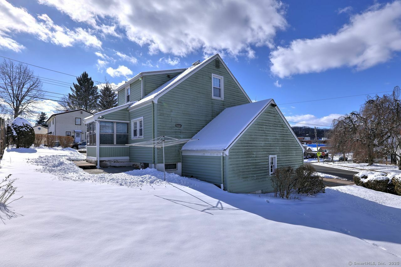 Property Photo:  9 Beaver Street  CT 06514 