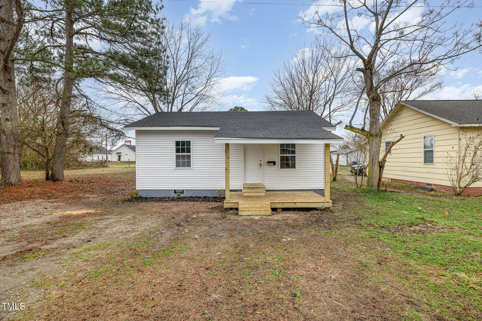 Property Photo:  1012 E Harnett Street  NC 28334 