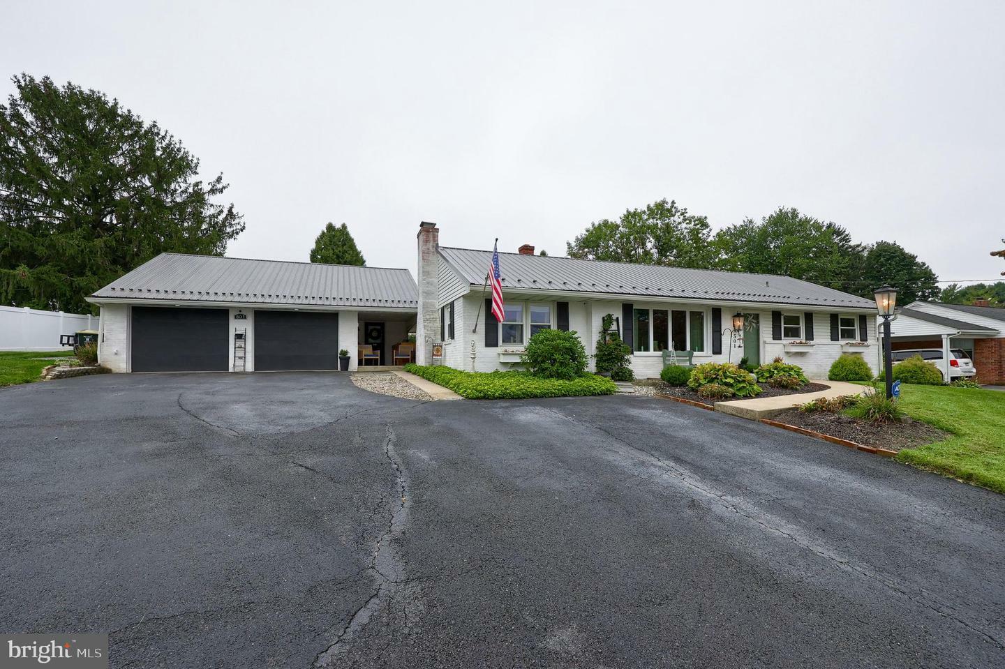 Property Photo:  501 Longfellow Drive  PA 17602 