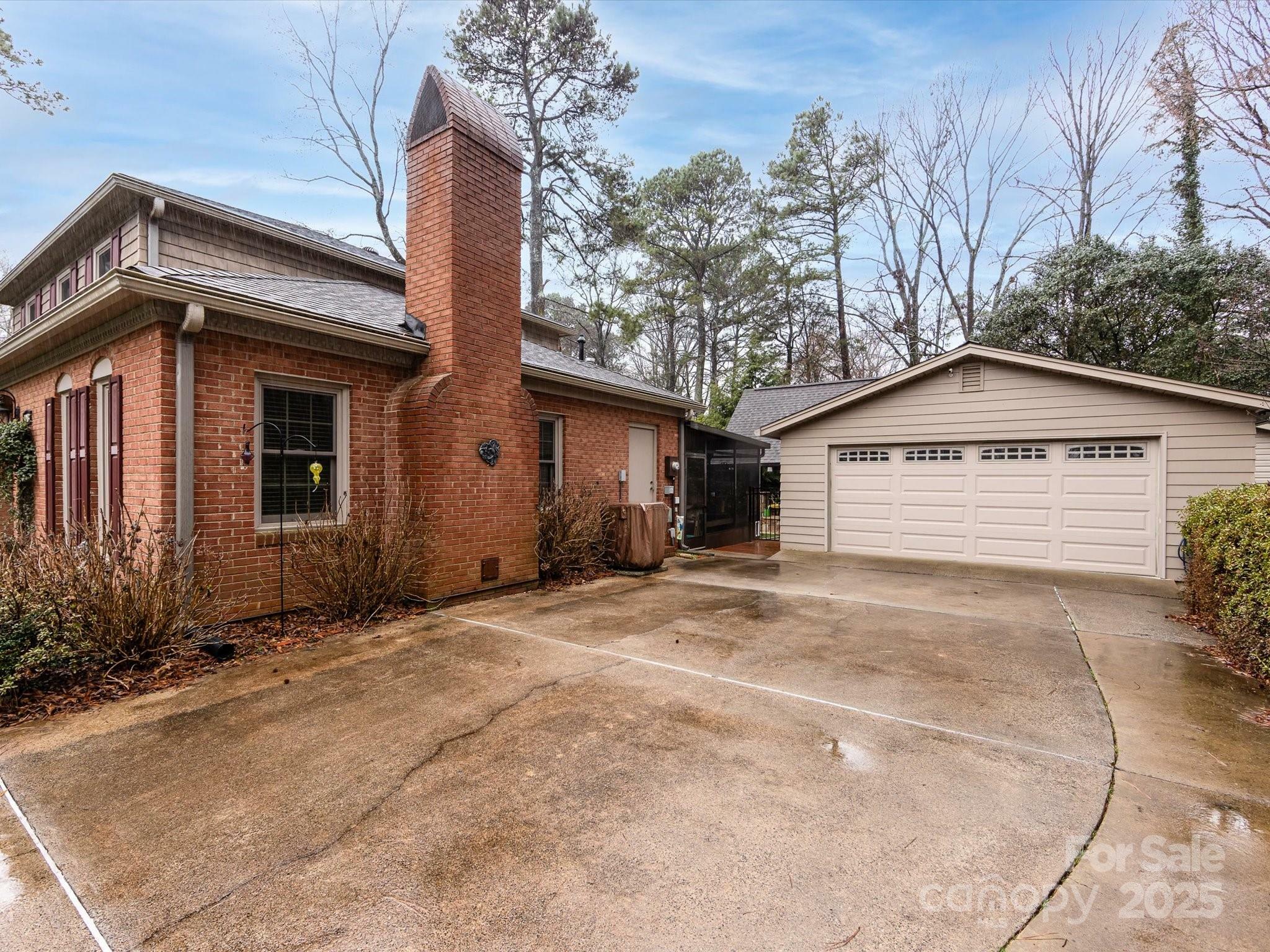 Property Photo:  1013 Black Oak Drive  NC 28105 