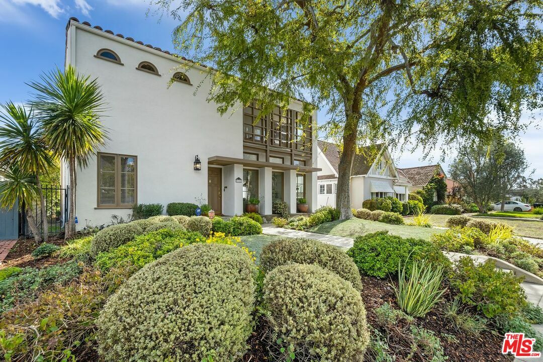 Property Photo:  116  N Arden Blvd  CA 90004 