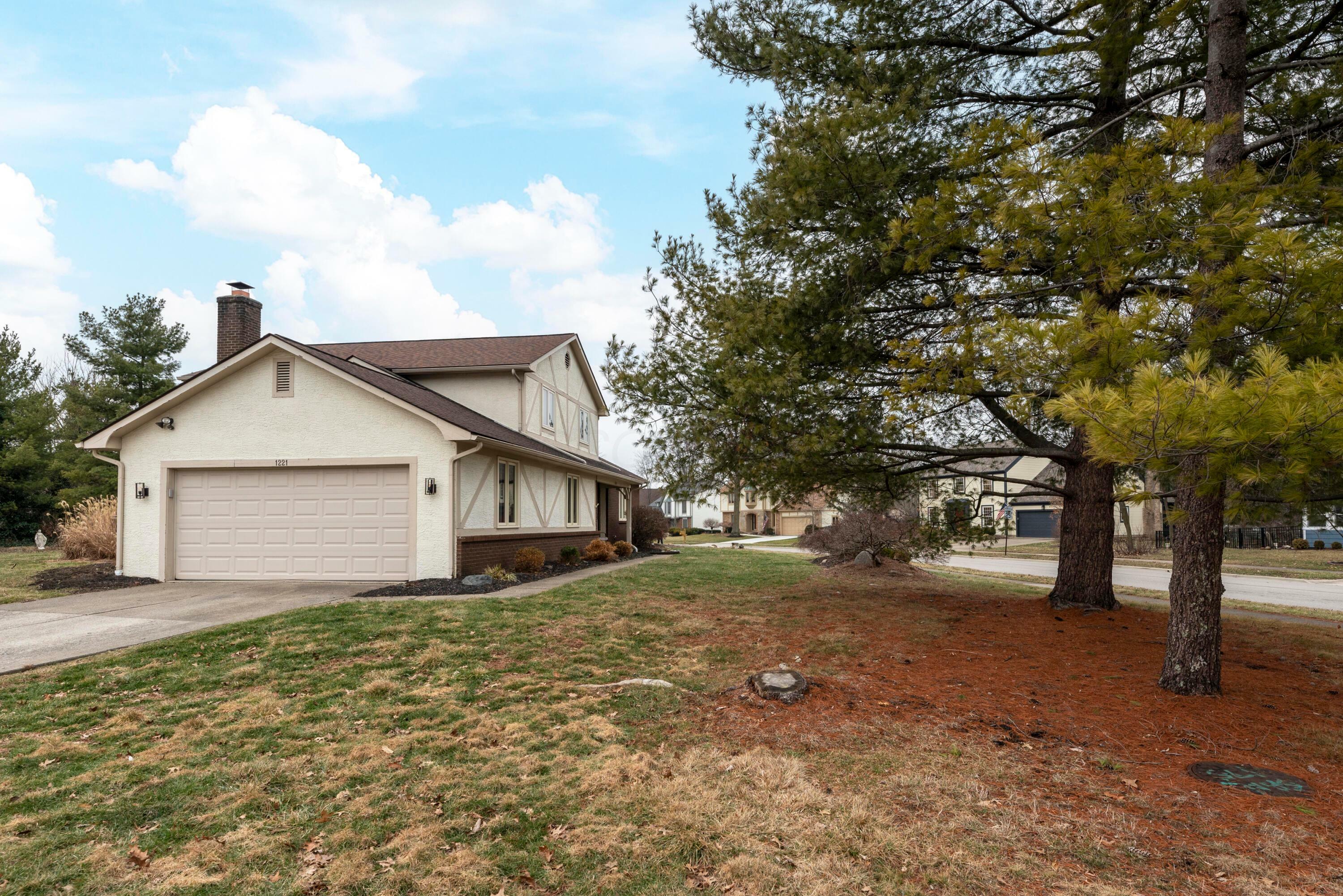 Property Photo:  1221 Laurel Drive  OH 43081 