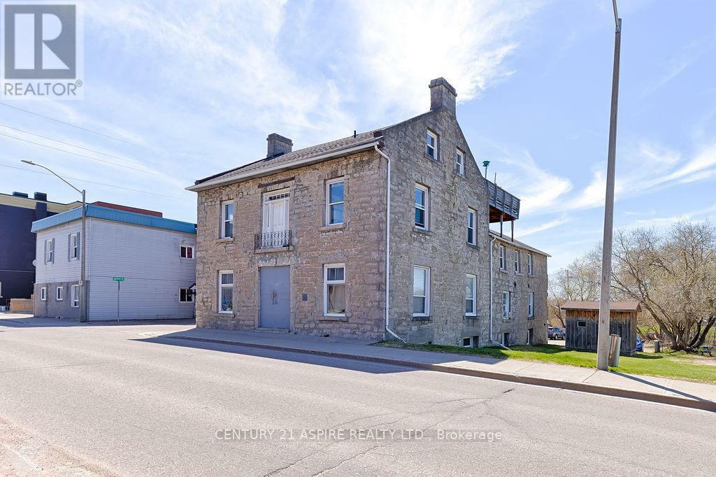 Property Photo:  156 Mackay Street  ON K8A 1B9 
