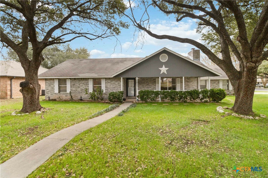 Property Photo:  1211 Eagle Ridge  TX 78155 