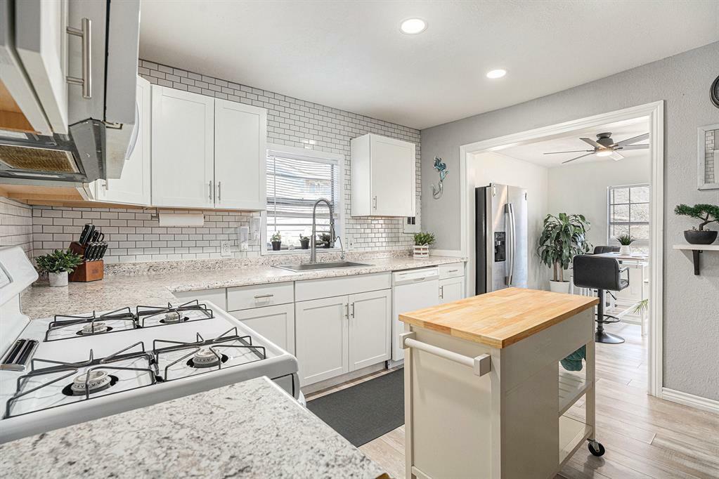 Property Photo: 2219 72nd Street TX 77551
