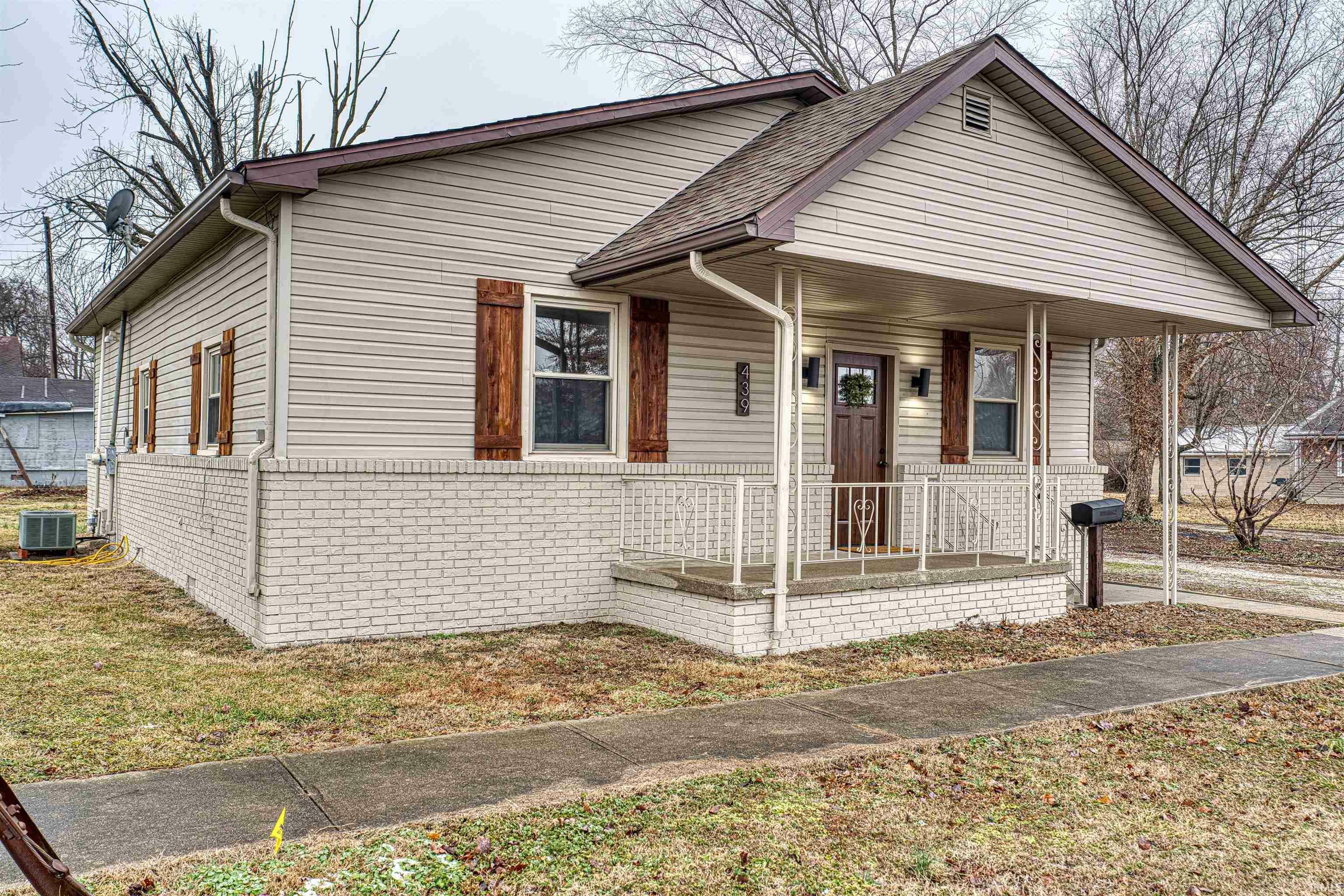 Property Photo:  439 Walnut Street  IN 47660-1843 