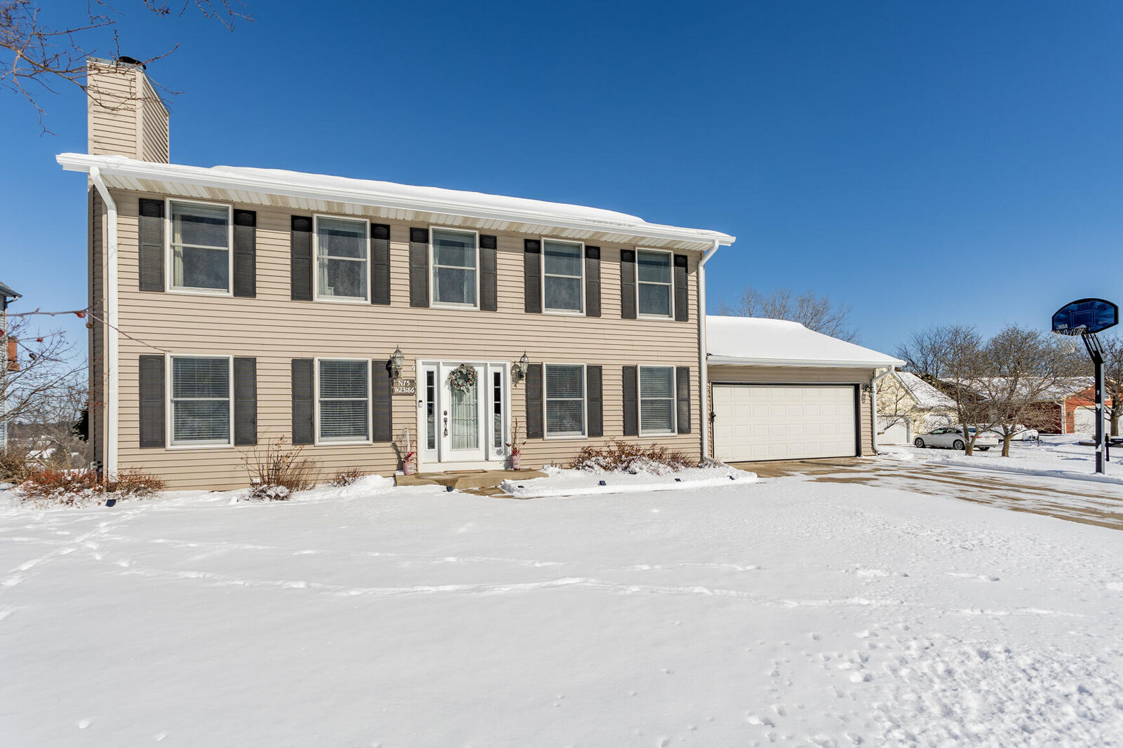 Property Photo:  N75w23186 N Ridgeview Cir  WI 53089 