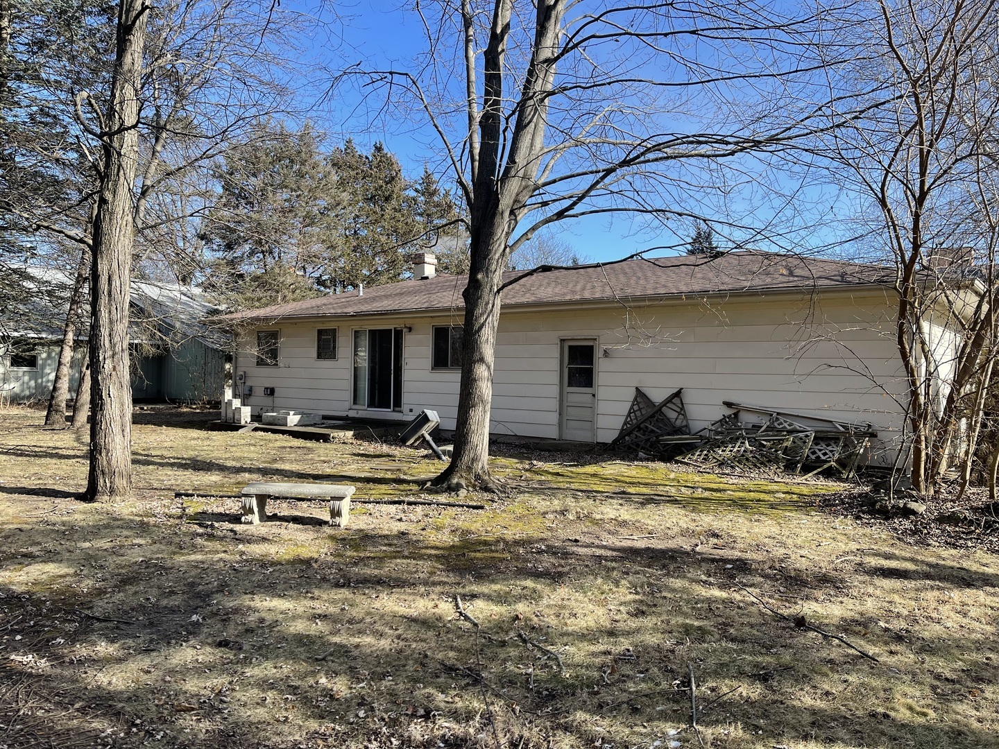 Property Photo:  92 N Airlite Street  IL 60123 