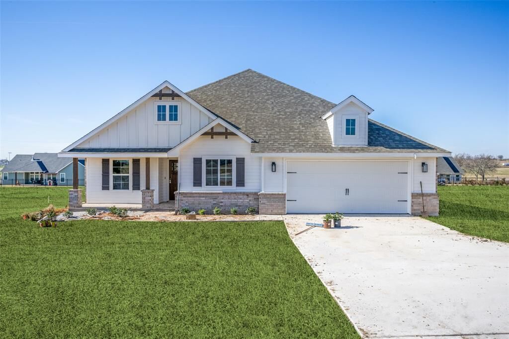 Property Photo:  925 Fleitman Drive  TX 76252 