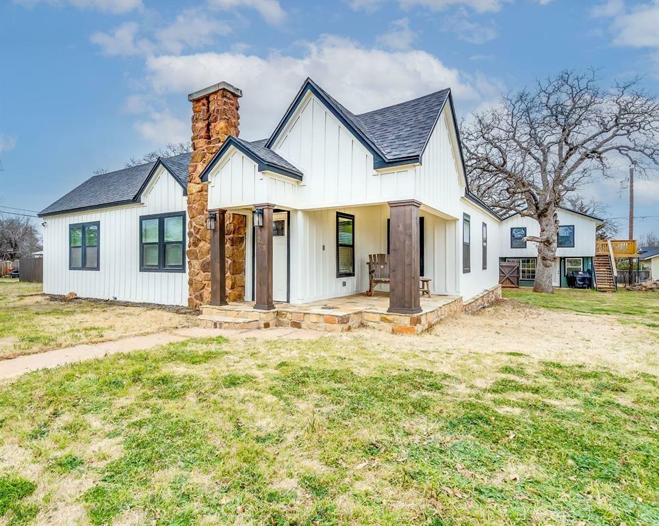Property Photo: 1008 W 11th Street TX 76437