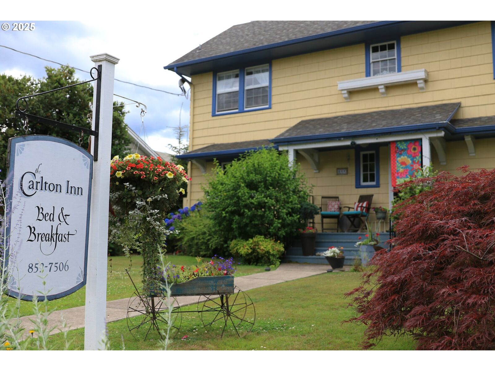 Property Photo:  648 W Main St  OR 97111