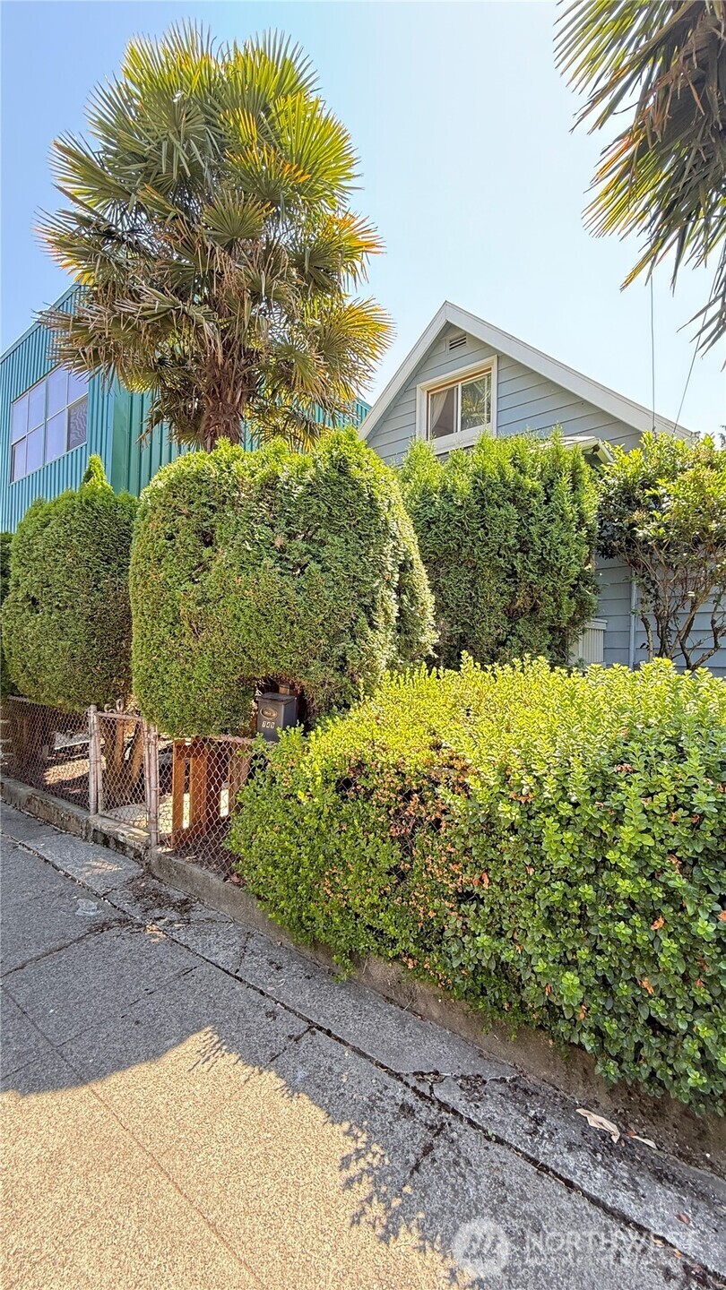 Property Photo: 749 S Elmgrove Street WA 98108