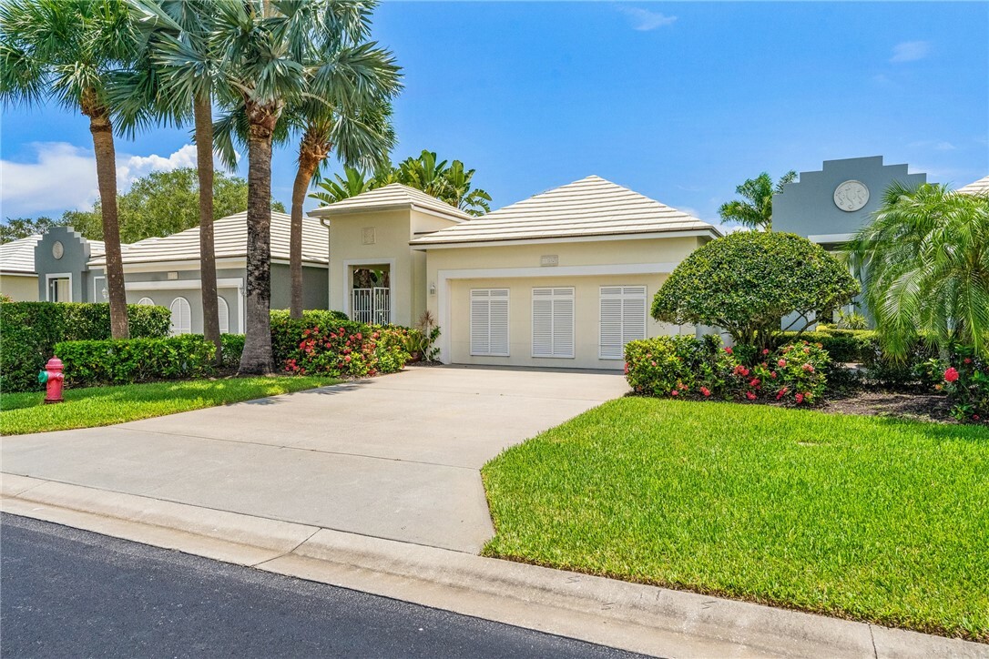 Property Photo: 1135 Saint Georges Lane FL 32967