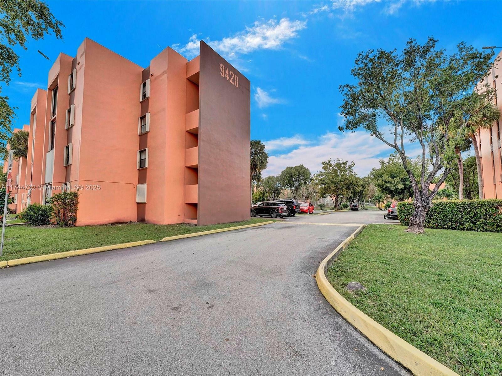Property Photo: 9420 W Flagler St 312 FL 33174