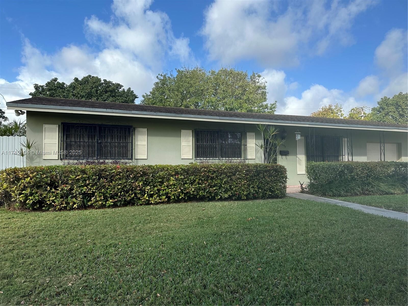Property Photo: 16240 SW 102nd Ave FL 33157