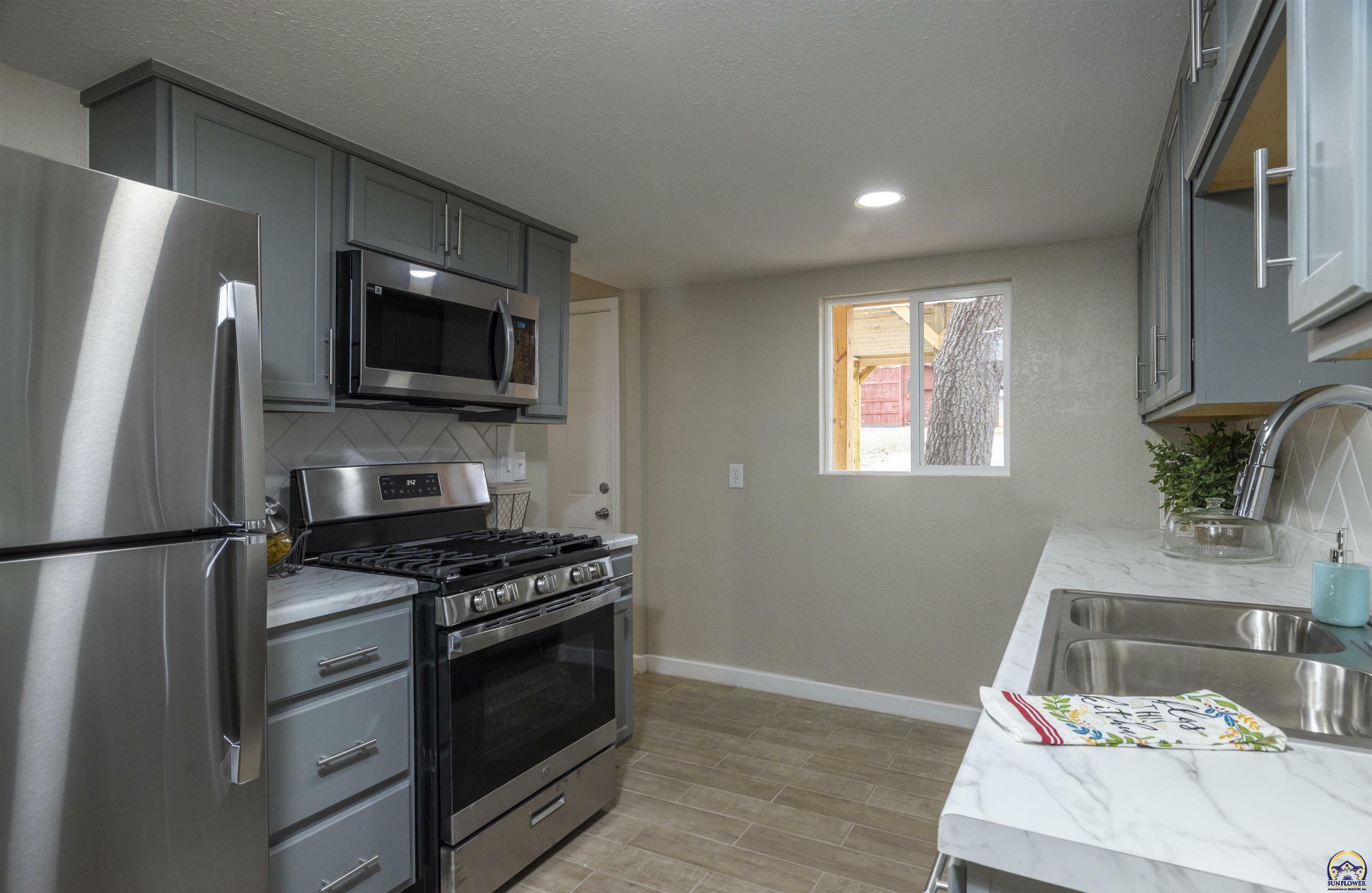 Property Photo:  221 Lincoln Ave  KS 66436 