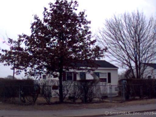 186 Midway Oval  Groton CT 06340 photo