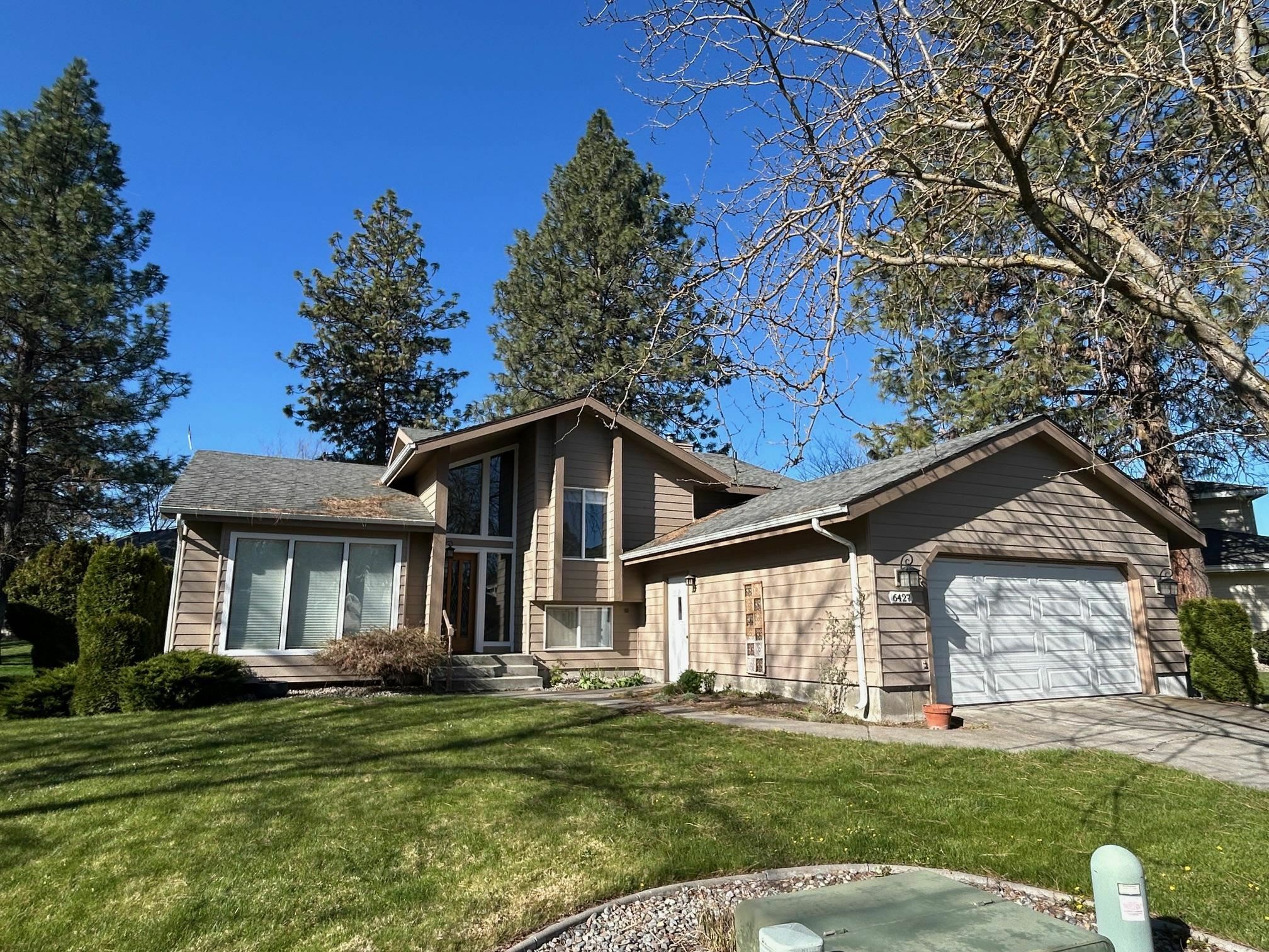 Property Photo: 6427 N Royal Crescent Ln WA 99205