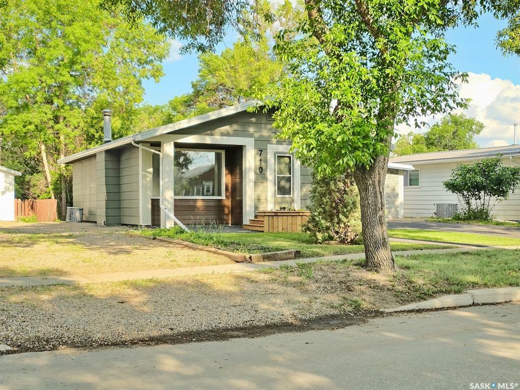 Property Photo:  710 Herkimer Street  SK S0L 2V0 