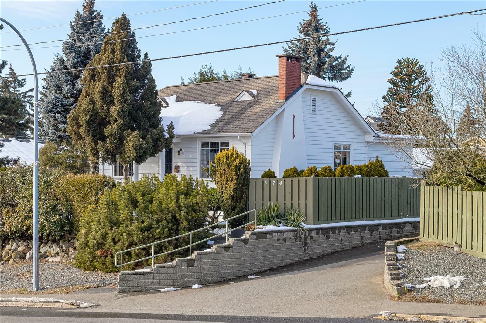 Property Photo: 974 Fitzwilliam St BC V9R 3C1