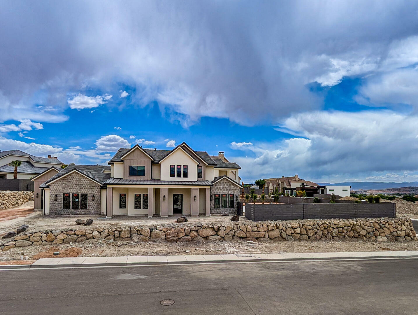 Property Photo: 972 E Tomahawk Dr UT 84780