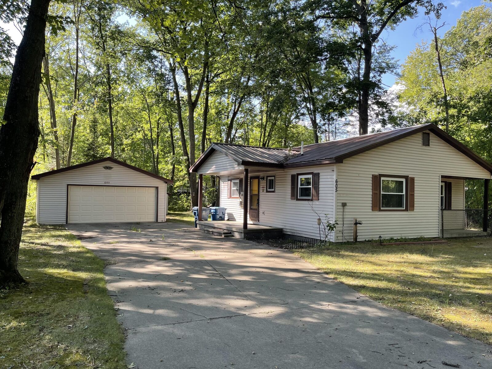 Property Photo: 605 Englewood Drive MI 48653