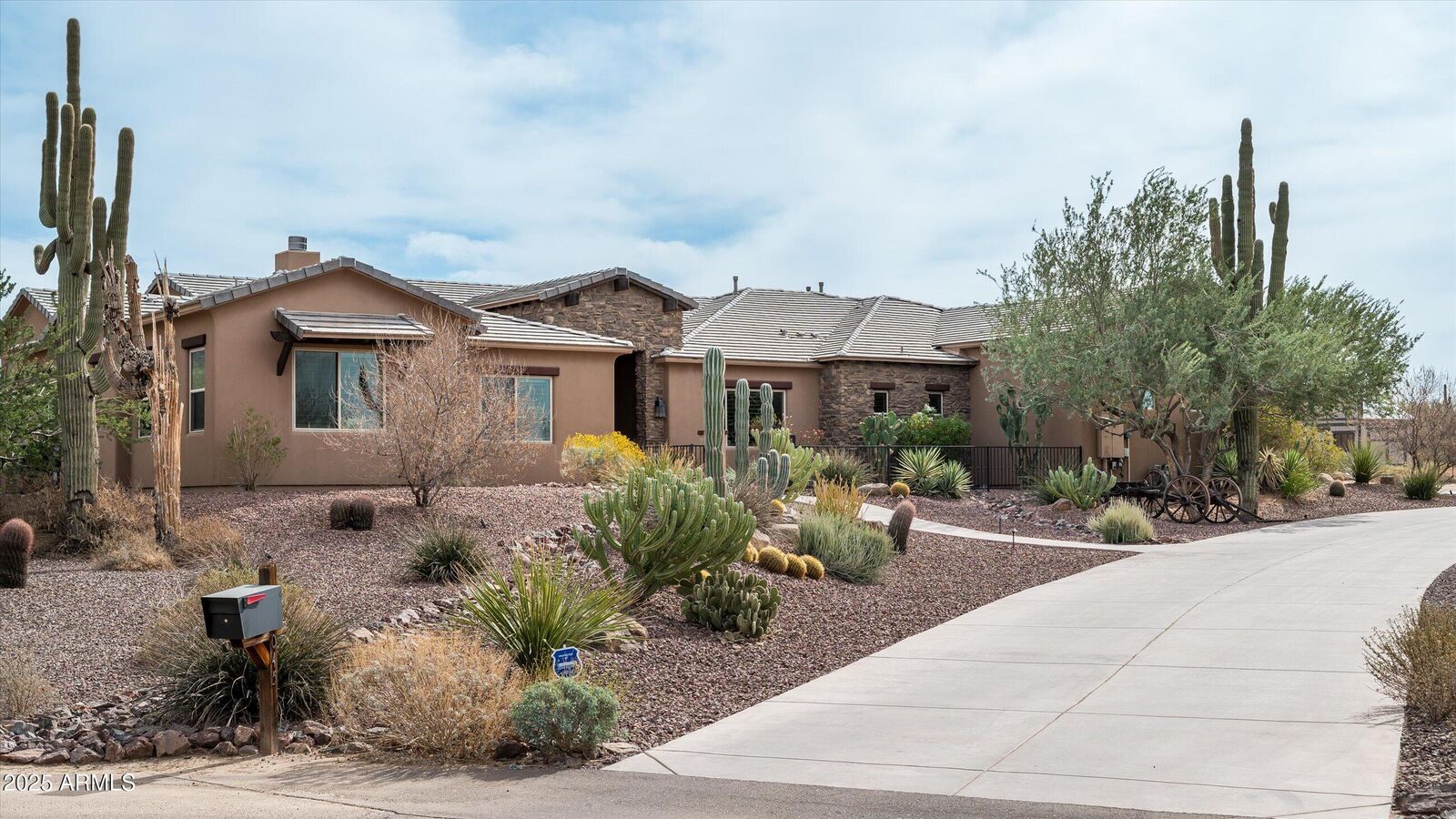 Property Photo: 35045 N 52nd Place AZ 85331