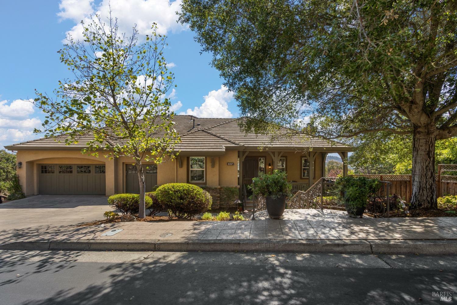 Property Photo:  857 Bridle Ridge Drive  CA 94534 