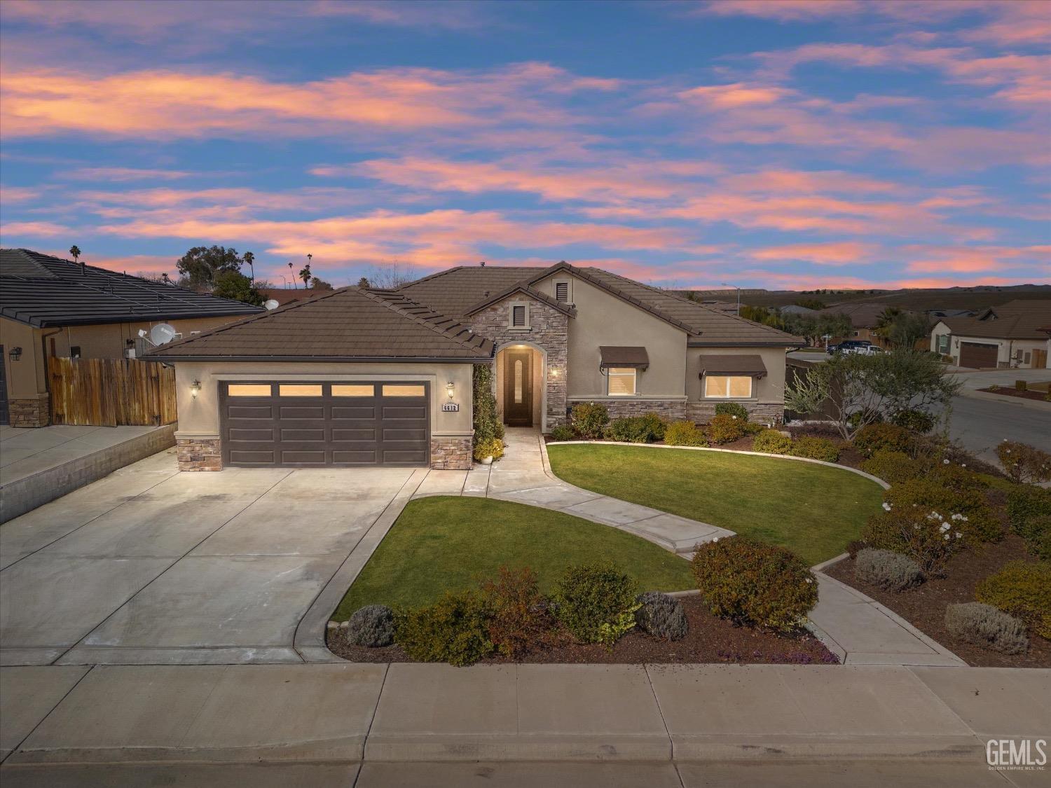Property Photo: 6612 Woodall Court CA 93306