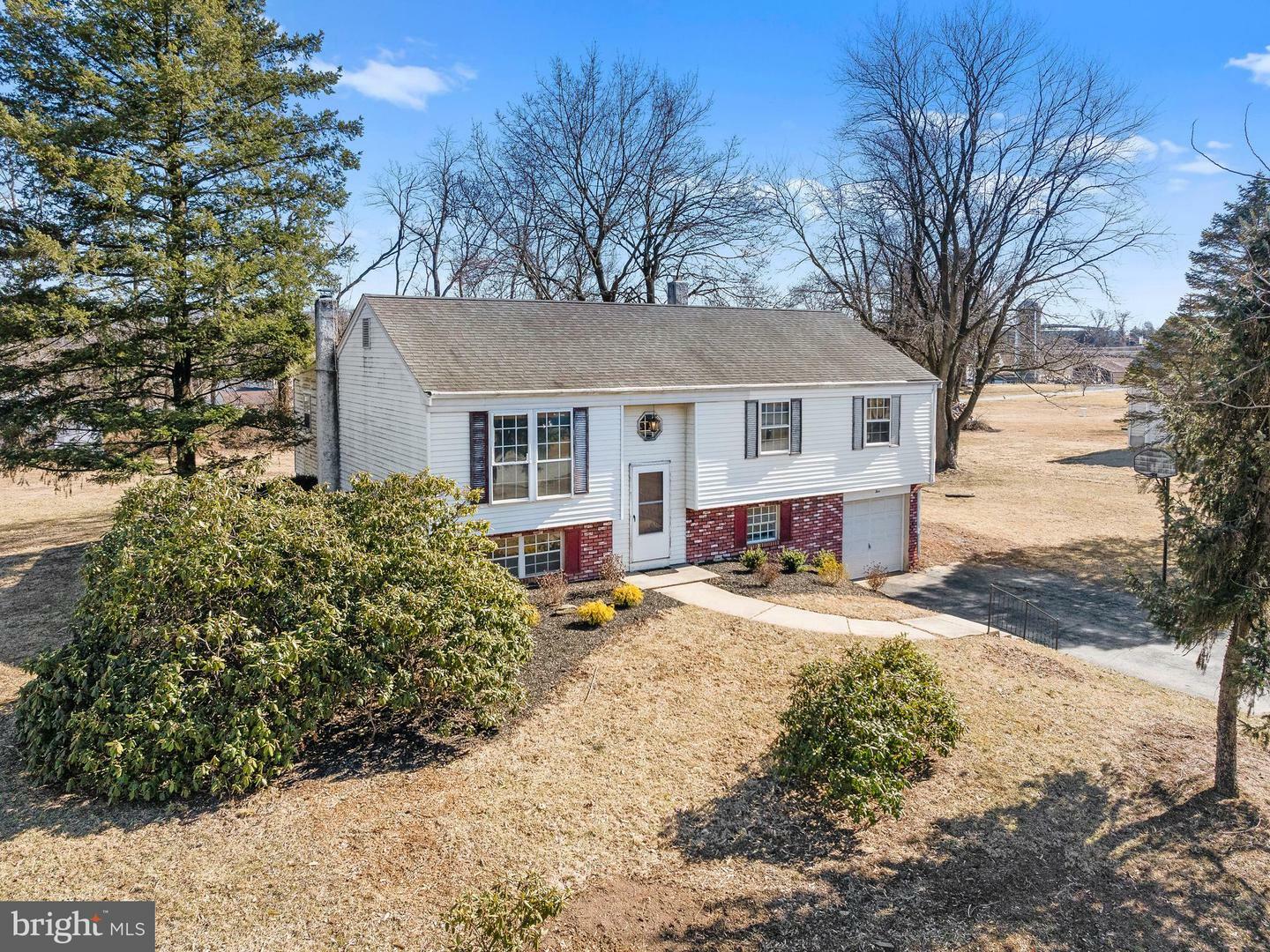 Property Photo:  102 Valley Green Drive  PA 19320 