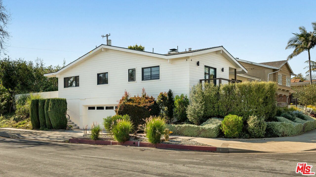 Property Photo:  7502 W 89th St  CA 90045 