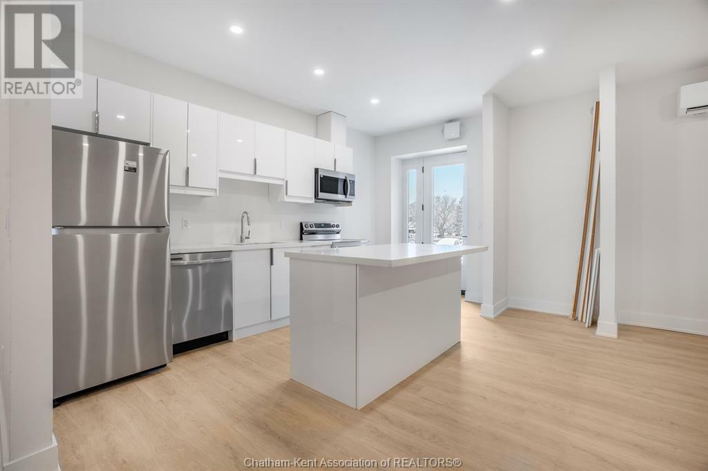 Property Photo:  151-157 King Street 1  ON N7M 1E4 